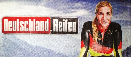 Detail einer Werbung aus einer nicht ganz aktuellen Bildzeitung: Neben dem Angebot 'Deutschland.Reifen' steht eine lächelnde Sportlerin in hautenger Kleidung in schwarz-rot-gelb mit Bundesadler auf der Brust