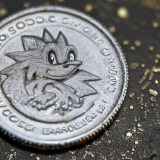Mit Stable Diffusion generiertes Bild einer Münze, auf der Sonic the Hedgehog als Motiv abgebildet ist