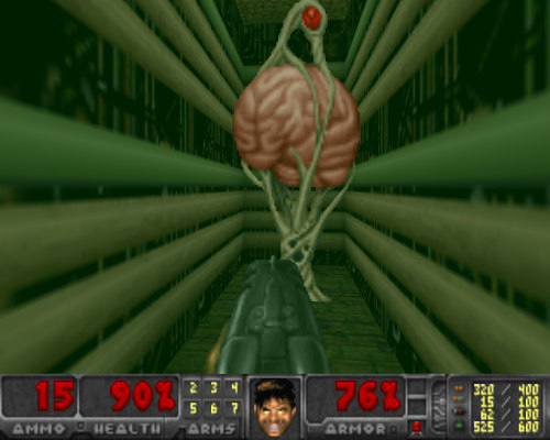Screenshot Doom, mit dem IWAD von Freedoom. Sichtbar ist die doppelläufige Schrotflinte, die auf ein zwischen Boden und Decke festgespanntes Gehirn gehalten ist.