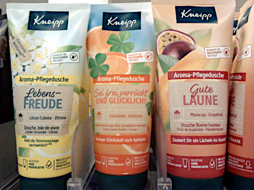 Drei Verpackungen der Marke 'Kneipp': Aroma-Pflegedusche Lebens-FREUDE; Aroma-Pflegedusche Sei frei, verrückt UND GLÜCKLICH!; Aroma-Pflegedusche Gute LAUNE