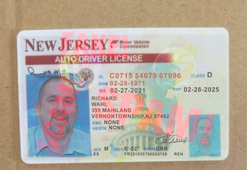 Das gefälschte Bild eines Führerscheins aus New Jersey, USA für diesen angeblichen Richard Wahl