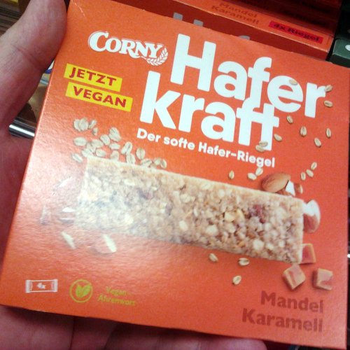 Produktverpackung: Corny Haferkraft -- Der softe Hafer-Riegel -- Mandel -- Karamell